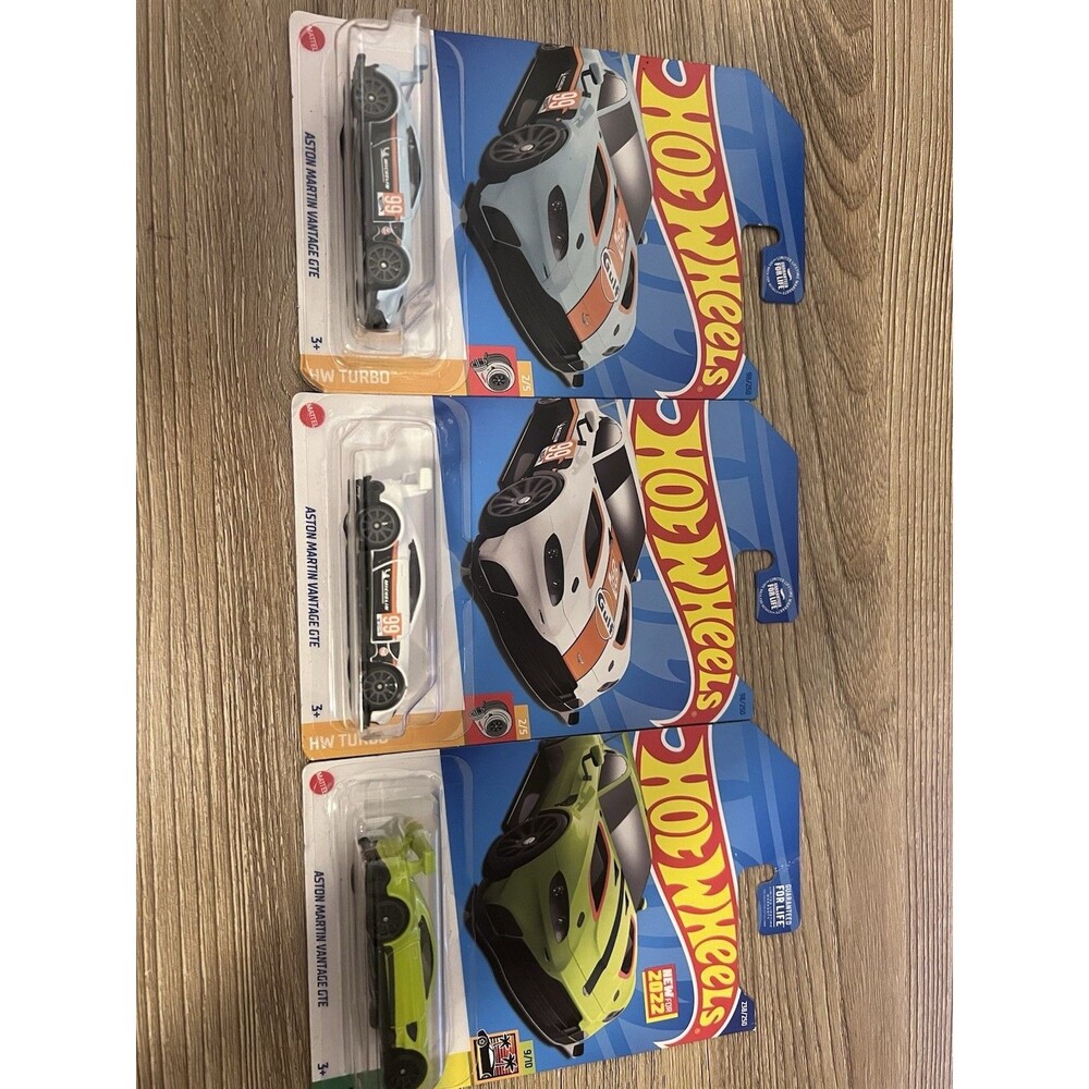 Hot Wheels Aston Martin Vantage GTE 1:64 Blue/White/Green Diecast Car Lot